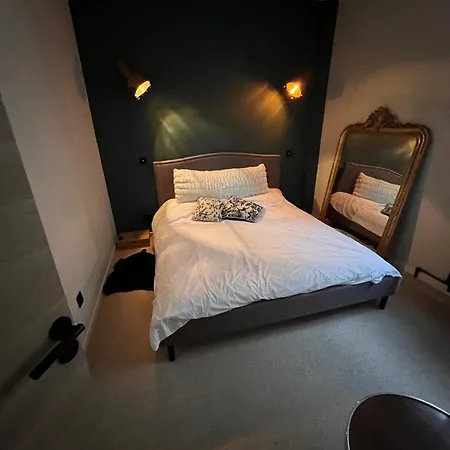 Montmartre Retreat | Private Garden & Style Apartment