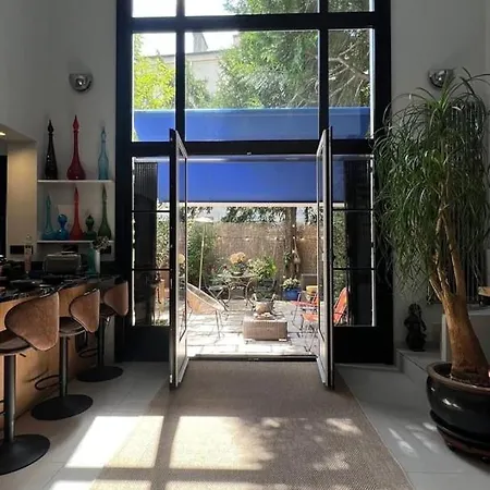 Apartment Montmartre Retreat | Private Garden & Style *